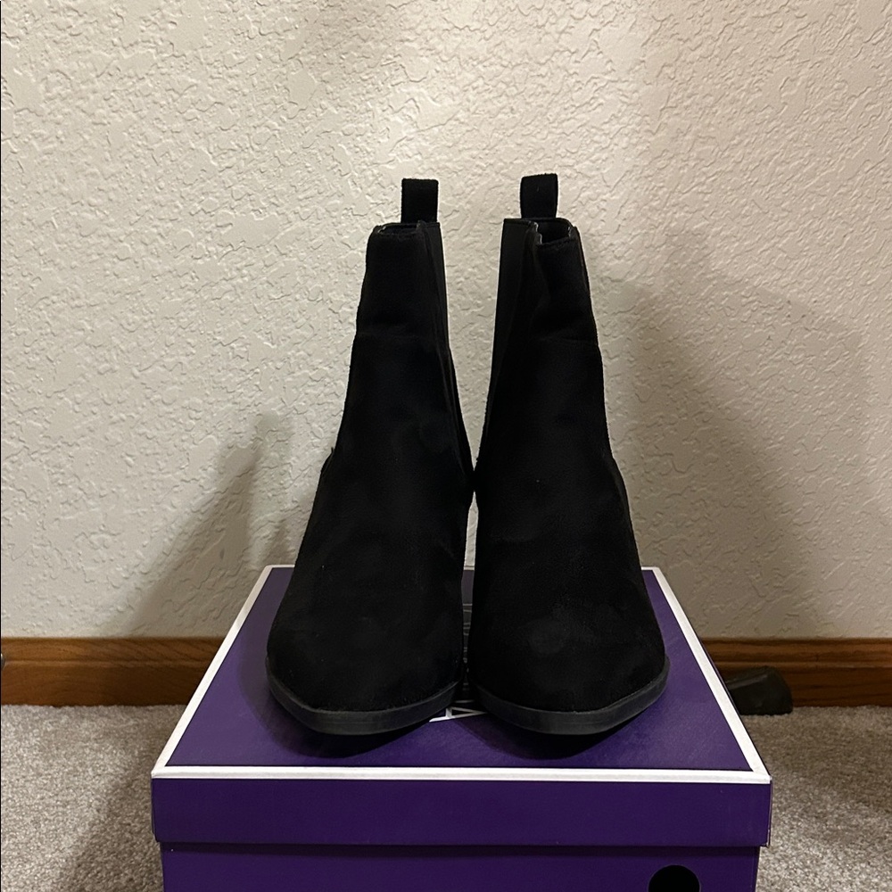 TOP Moda Sleek Black Ankle Boots